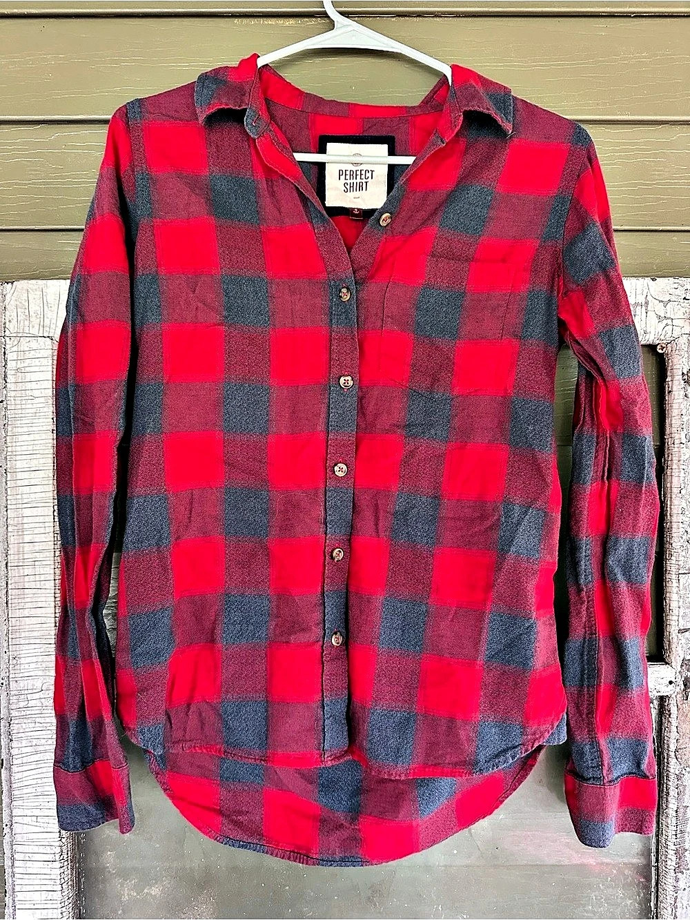 SO Perfect Shirt Plaid Button Down in Red & Gray Small Like New